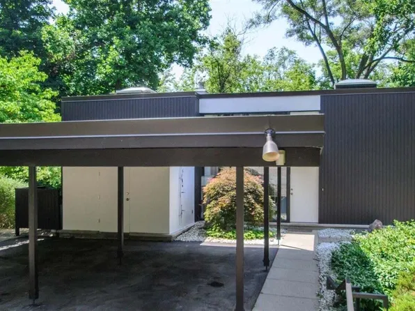 356 Hilldale Dr, Ann Arbor, MI 48105