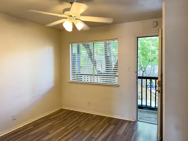 1010 W 23rd St #9 — Photo 8