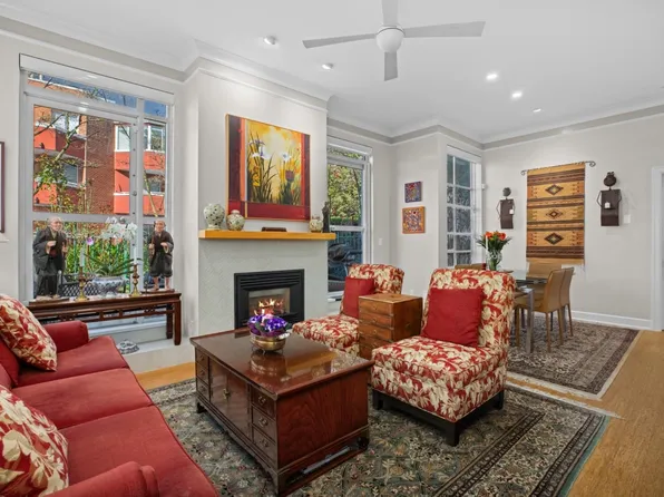 1928 Nelson St #106, Vancouver, BC V6G 1N2