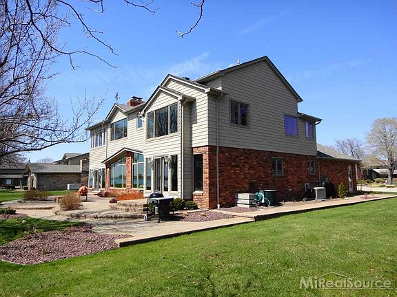 5th image of 7337 Parklane Dr