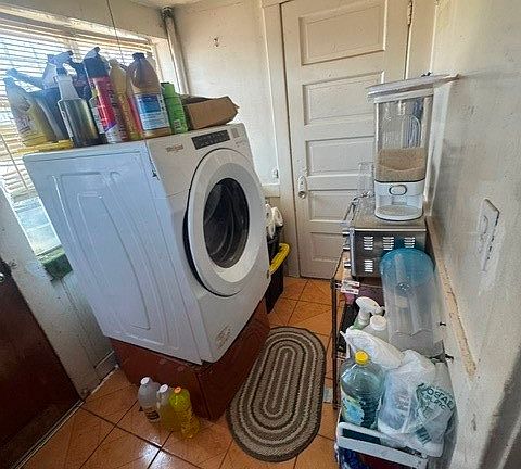 2nd image of 1336 W 46th St