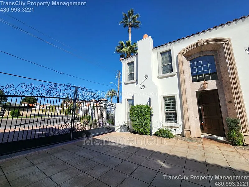3 bed, 3.5 bath, 2507 sqft, $3,500 — Photo 2