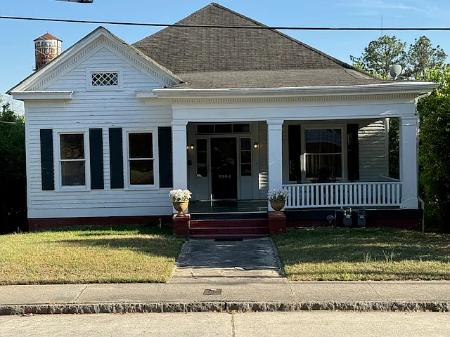 2502 English Ave