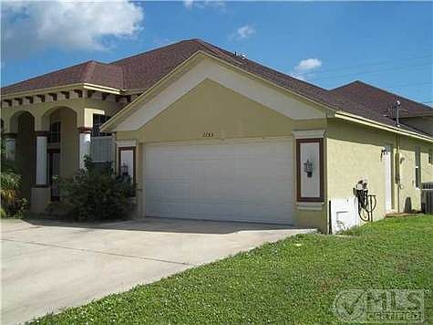 3rd image of 1153 SE Airoso Blvd