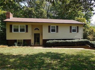 5290 Crown Point Dr, Tobaccoville, NC 27050