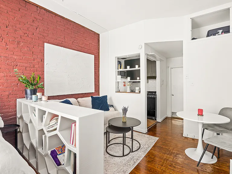 227 E 12th St #3B — Photo 2