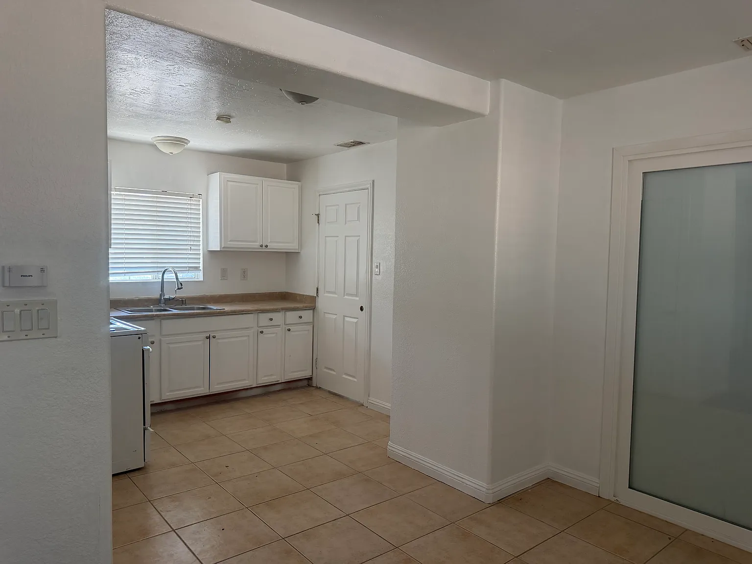 4 bed, 1100 sqft, $3,000 — Photo 4