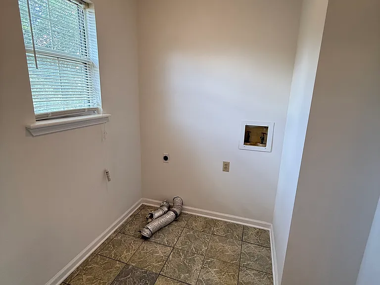 223 Georgia St — Photo 19
