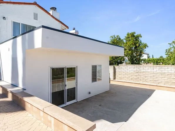 21727 Planewood Dr, Woodland Hills, CA 91364