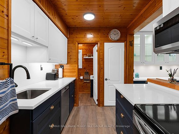 3rd image of 1387 Old Barrie Rd W