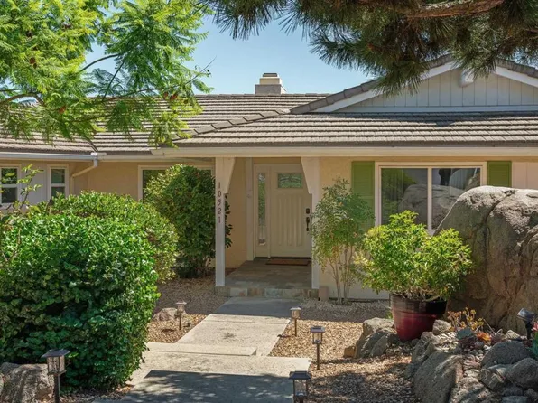 10521 Moon View Way, Escondido, CA 92026