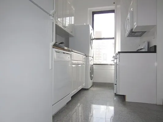 Rented by City Connections Realty | media 36