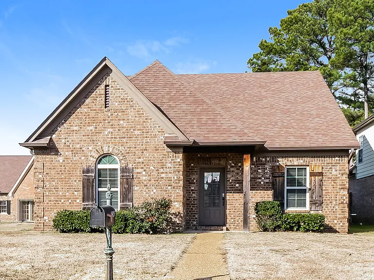 5823 Bedford Pl — Photo 1