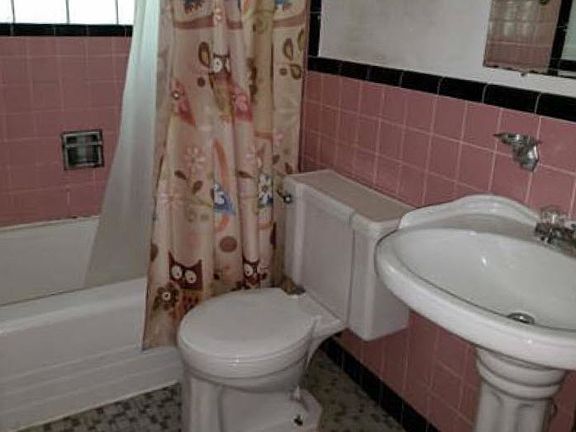 2nd image of 3125 Davis Ave