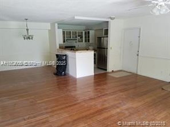 415 N Laurel Dr #106