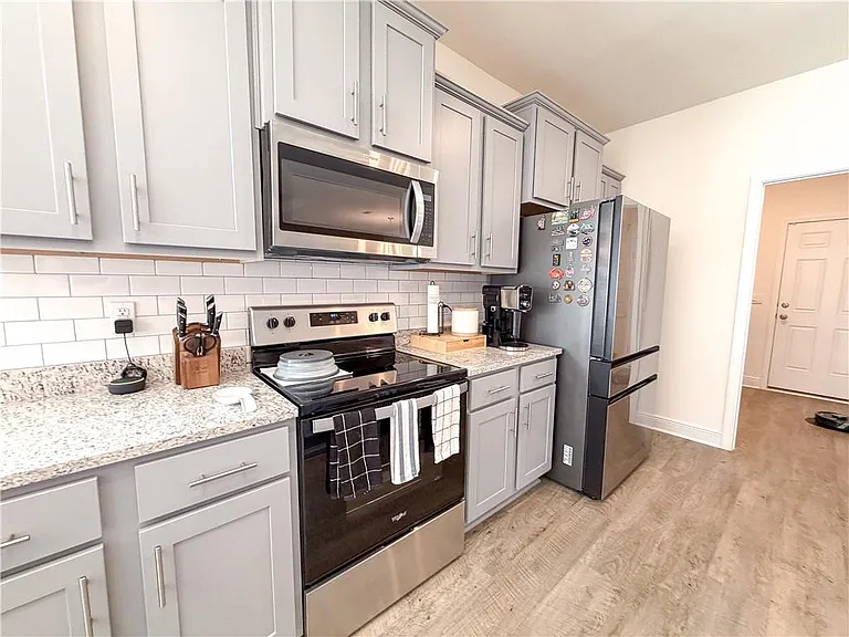 27137 Augustine Dr — Photo 10
