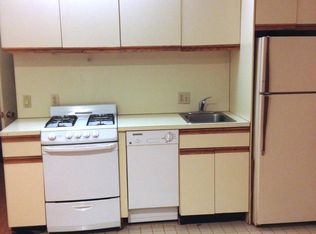 1732 Green St APT 2R, Philadelphia, PA 19130