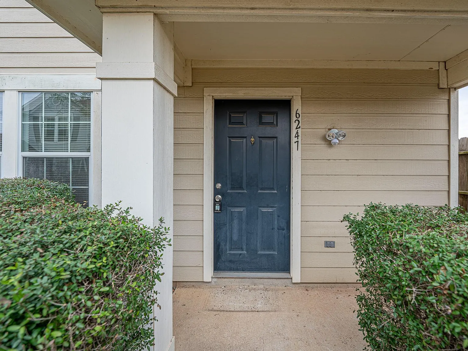 3 bed, 2.0 bath, 1340 sqft, $1,825 — Photo 3