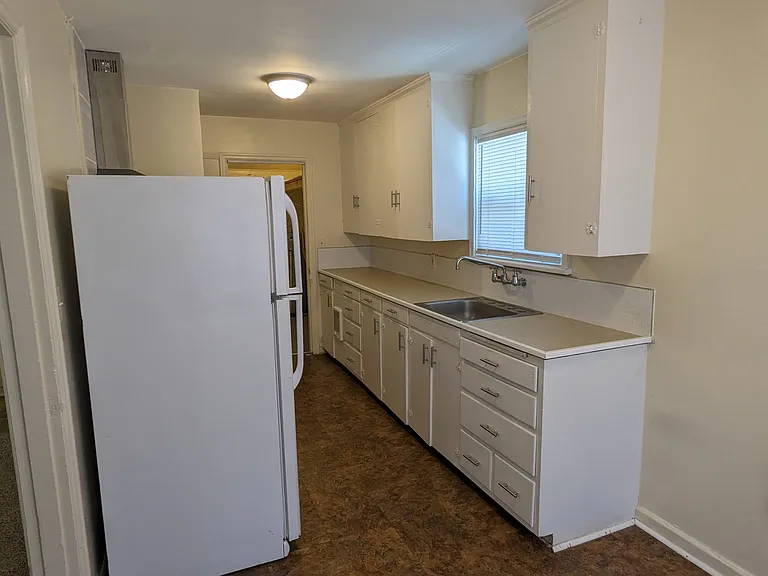 1066 Howard St SE — Photo 6
