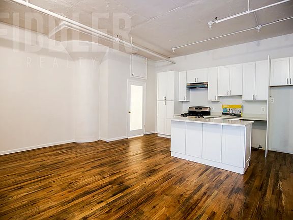 4th image of 315 Berry St APT 206