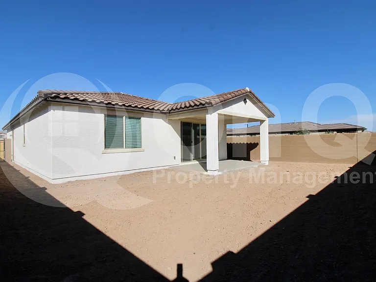 15711 W Monroe St — Photo 15