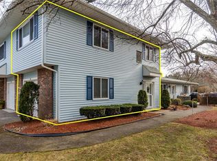 33 Fox Ridge Cres, Warwick, RI 02886