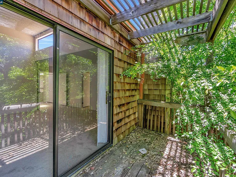 1956 Fair Ridge Ct — Photo 51