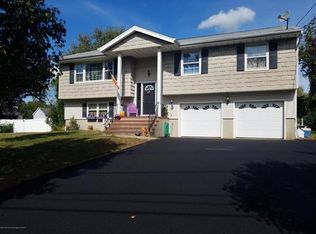 10 Lynn Dr, Toms River, NJ 08753