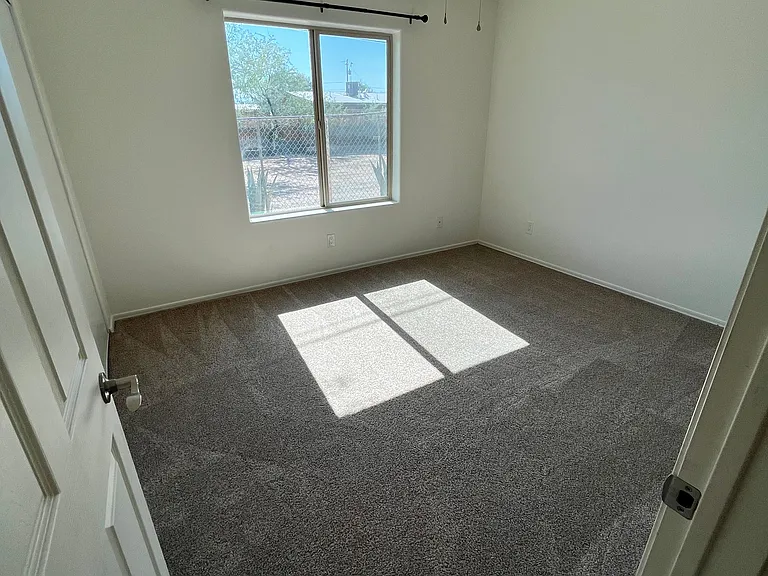 1313 W Cedar St — Photo 11