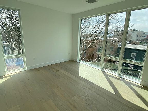 5th image of 348 Baldwin Ave #409
