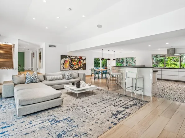 4365 N Bay Rd, Miami Beach, FL 33140