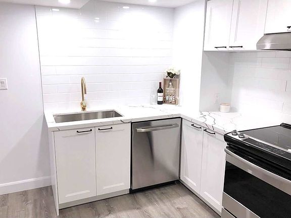 4th image of 226 Howard Cres