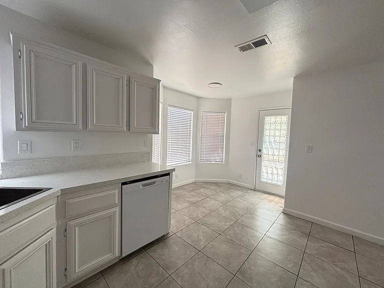 1734 Lightcap St — Photo 16