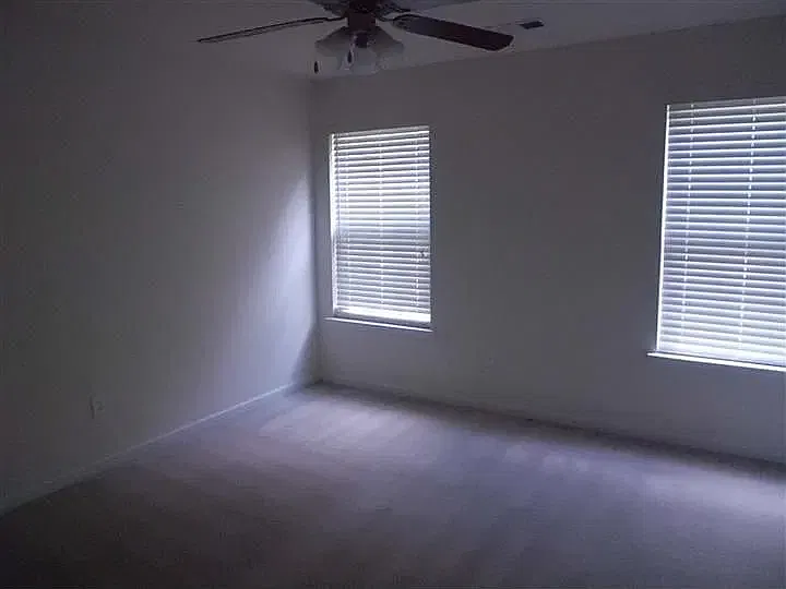 2 bed, 2.5 bath, 1327 sqft, $1,600 — Photo 3