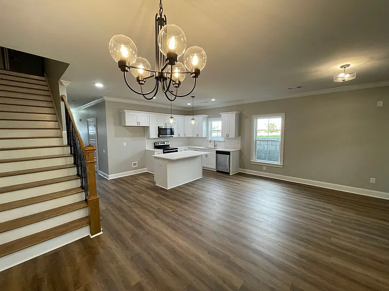 625 E 3rd St #11 — Photo 12