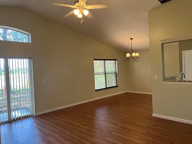 760 N Lake Ave — Photo 3
