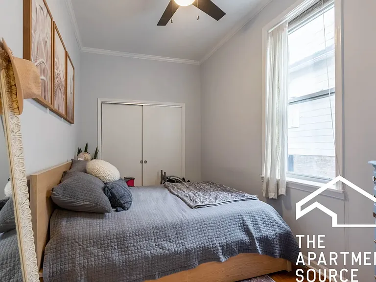 2219 W Wellington Ave #1F — Photo 8