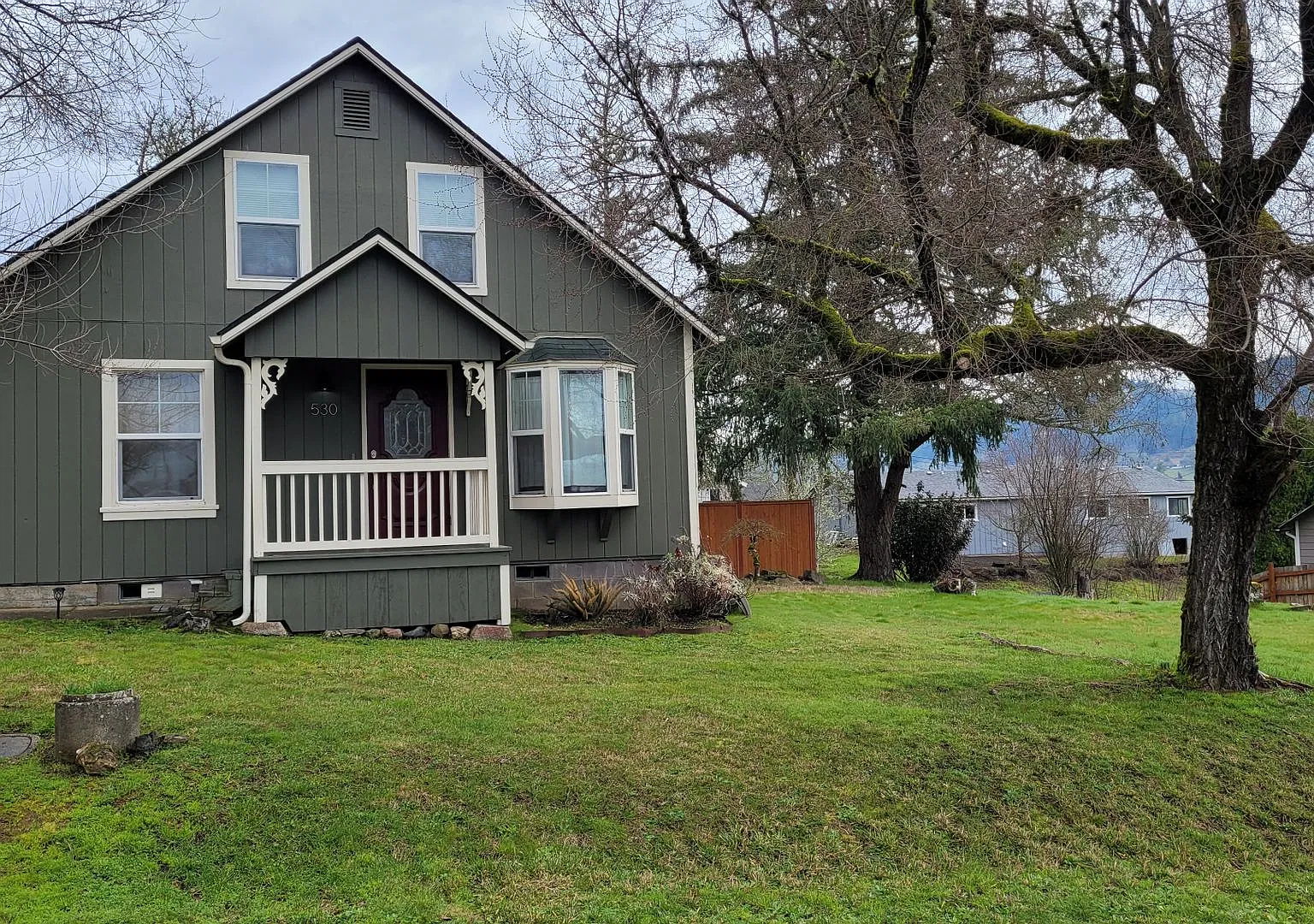 Beautiful 4 Bedroom Home in Historic Oakland — Photo 1