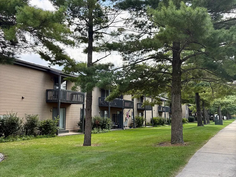 Evergreen Ridge Apartments — Photo 3