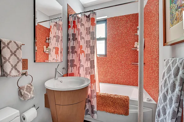 Rented by Avi Nash Associates | media 16