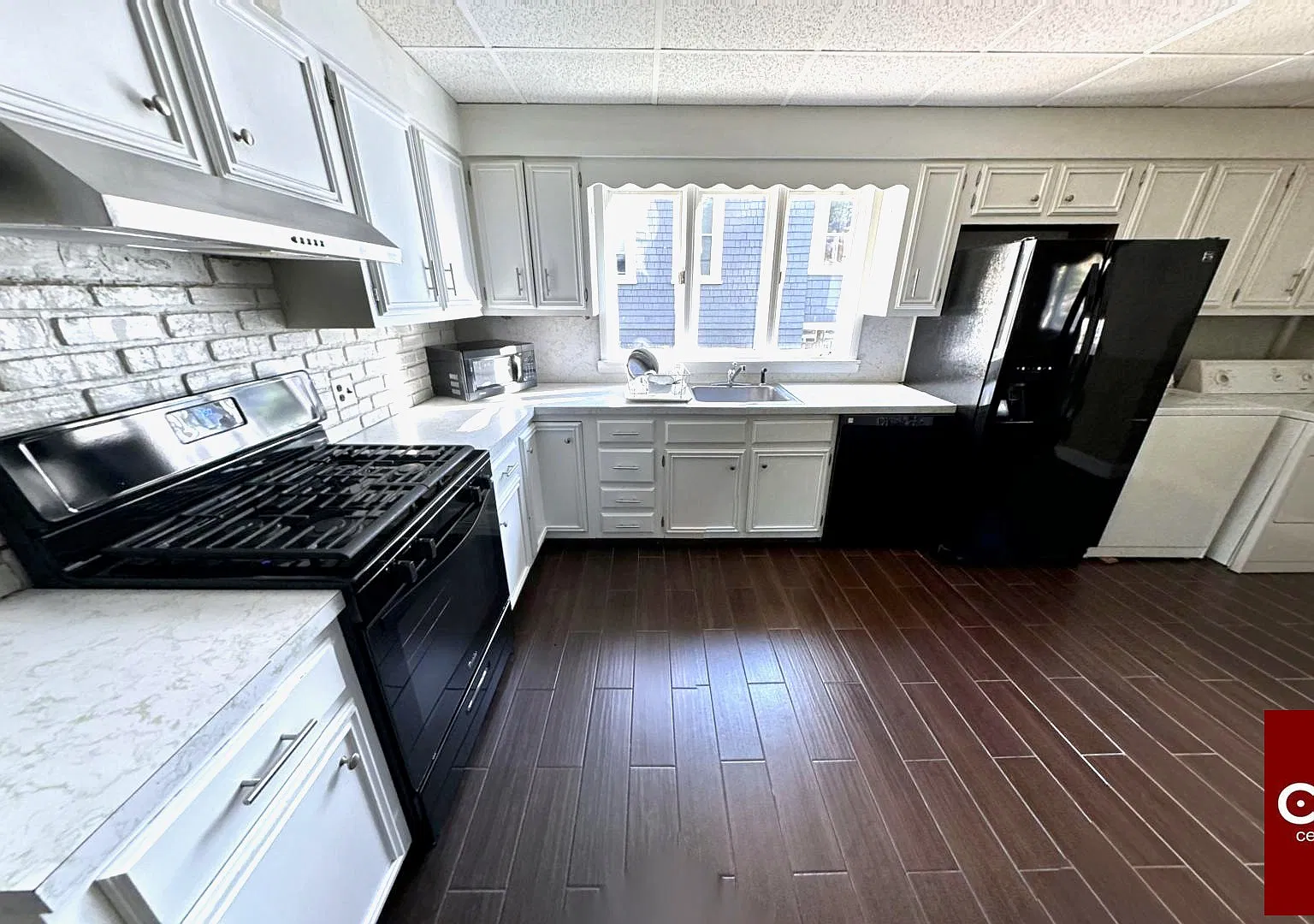 4 bed, 1.0 bath, 1250 sqft, $5,600 — Photo 2