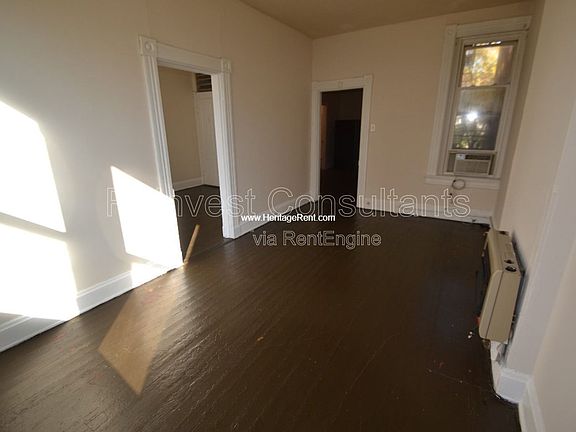 3rd image of 1042 Marshall Ave APT 2