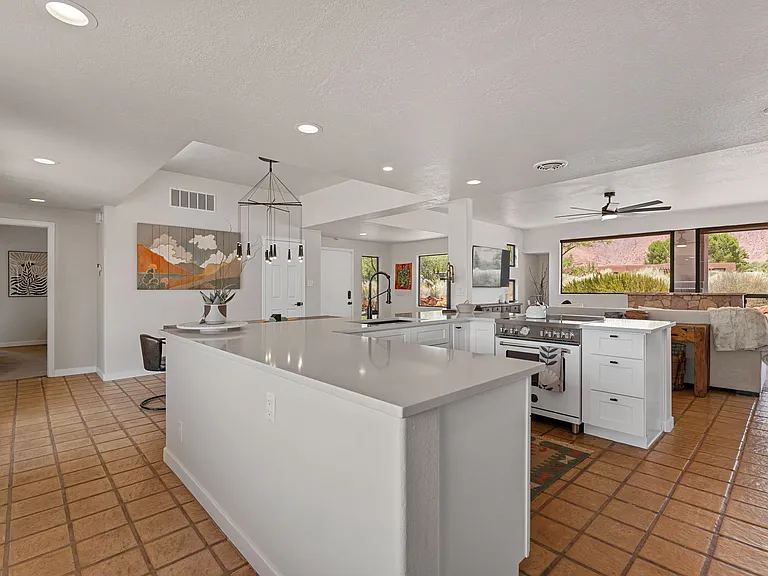 1411 W Sandhill Cir — Photo 17
