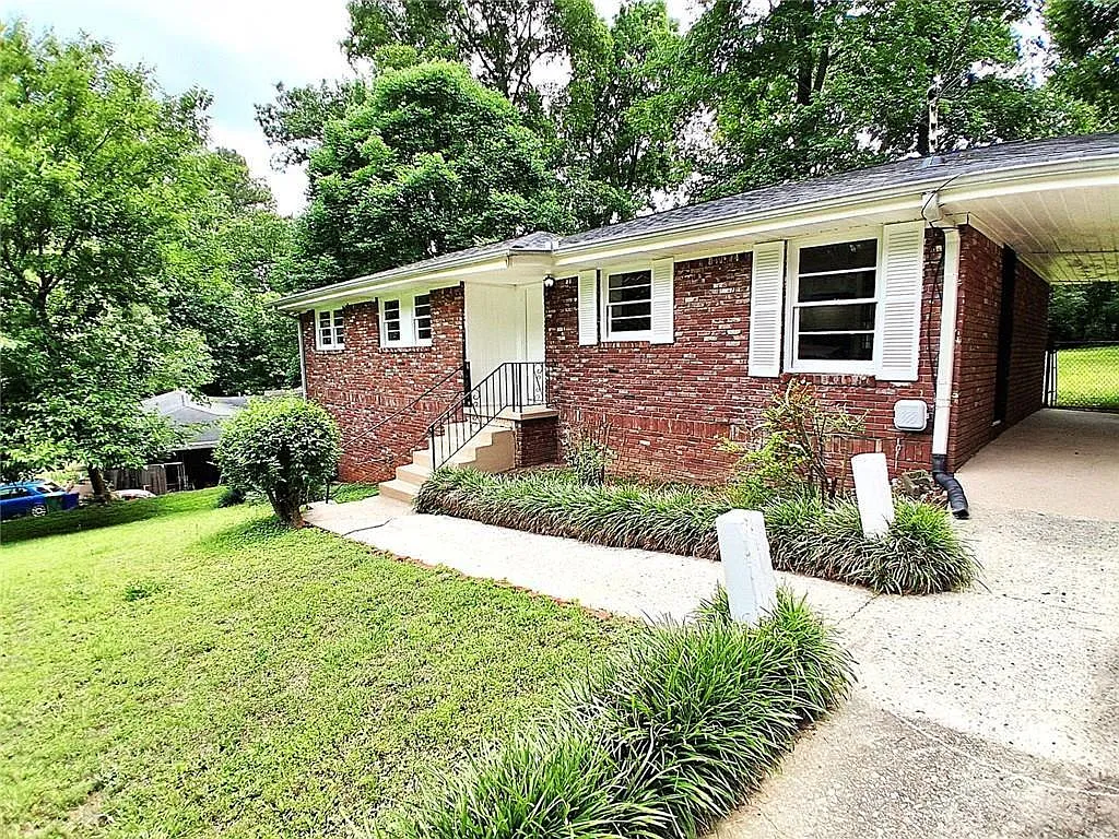 3 bed, 1.5 bath, 2354 sqft, $1,800 — Photo 3
