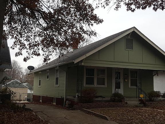 3rd image of 2216 Doniphan Ave