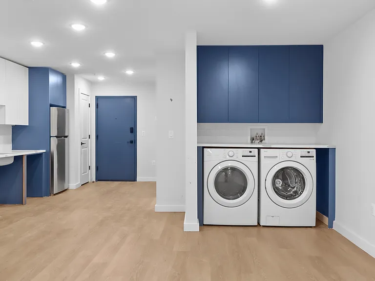 Alexandria Manor Apartments — Photo 9