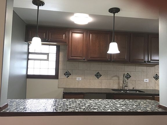 5th image of 8037 S Woodlawn Ave