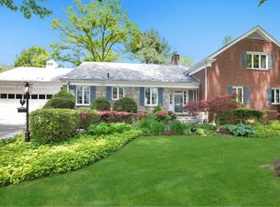 99 Whistler Rd, Manhasset, NY 11030