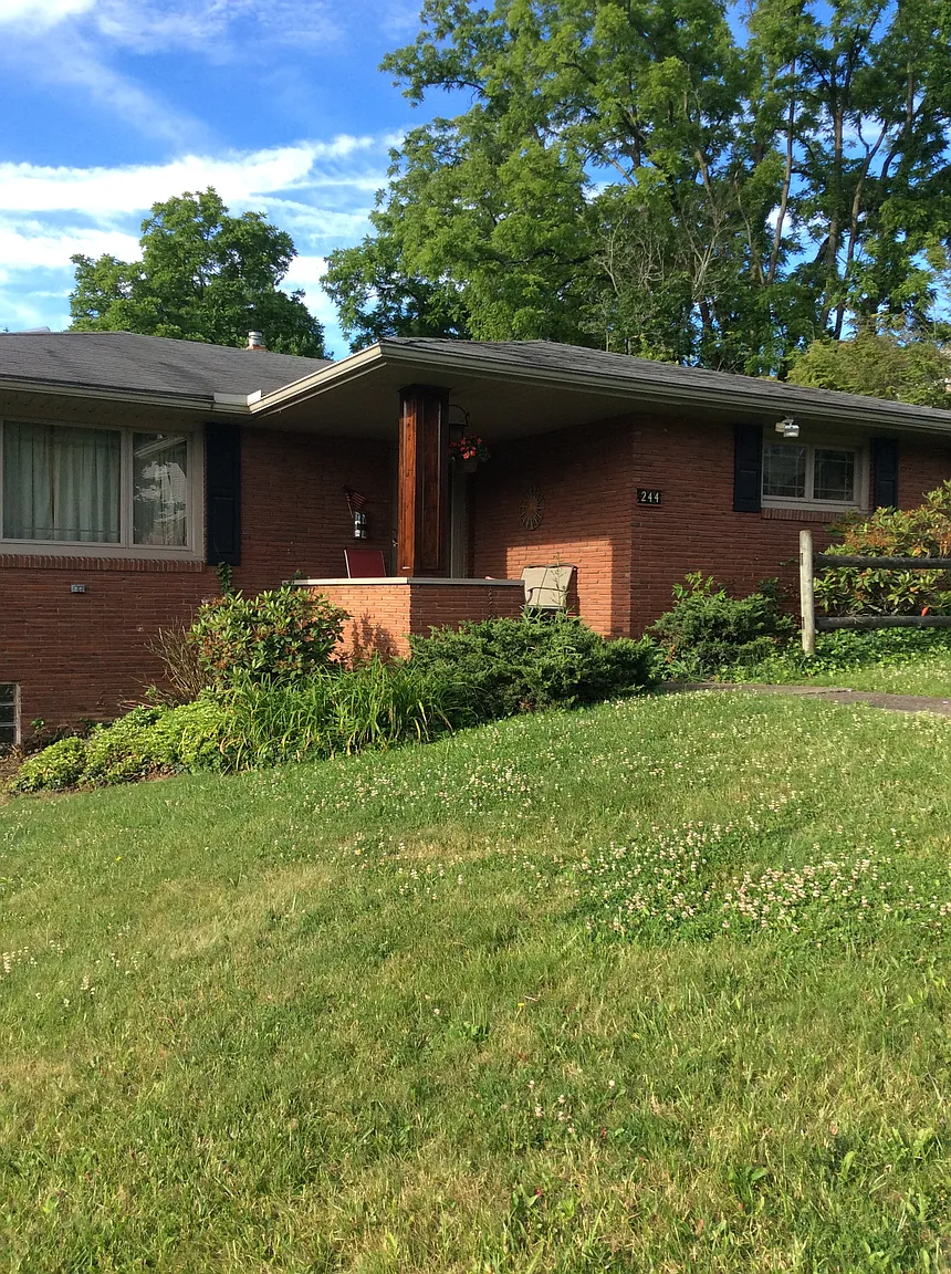 244 Kenneth St photo 1
