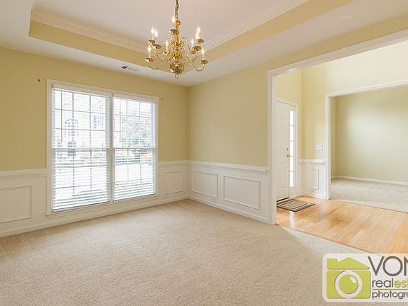 3rd image of 118 Ennisbrook Dr SE